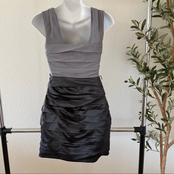 EXPRESS Color Block Ruched Cocktail Dress - Picture 5 of 9